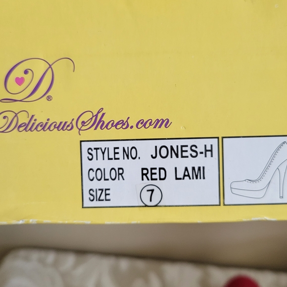 4/$15 SALE My Delicious Shoes Bold Red Women's Heels - Picture 8 of 9